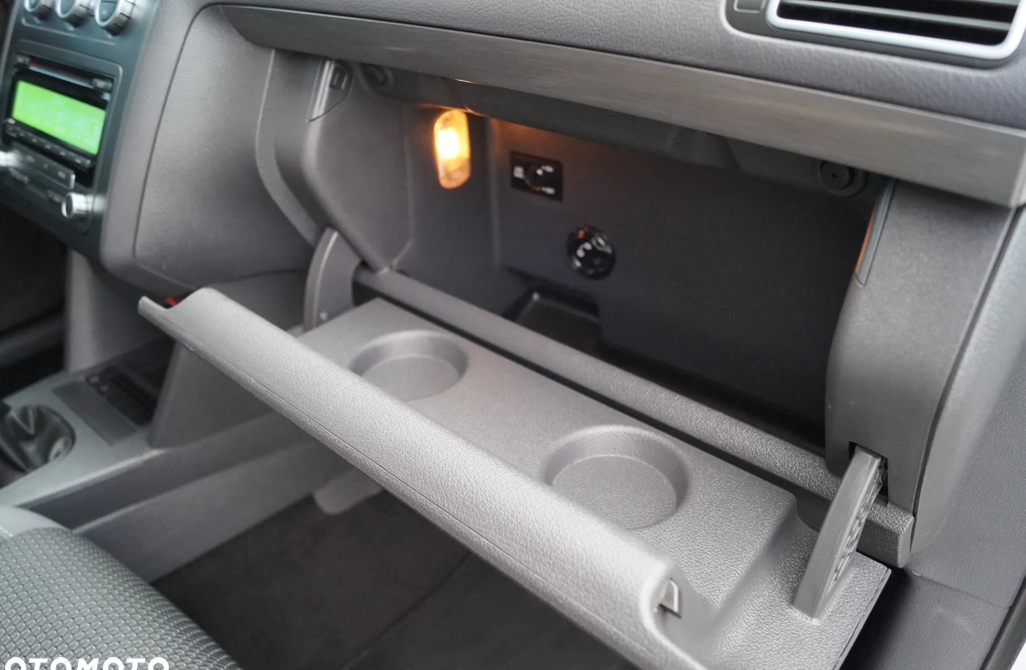 Volkswagen Touran cena 28400 przebieg: 239000, rok produkcji 2012 z Myślibórz małe 742